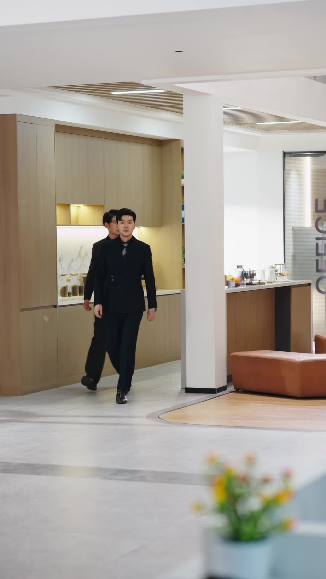 Episode 14 - She's the Billionaire's Mom!